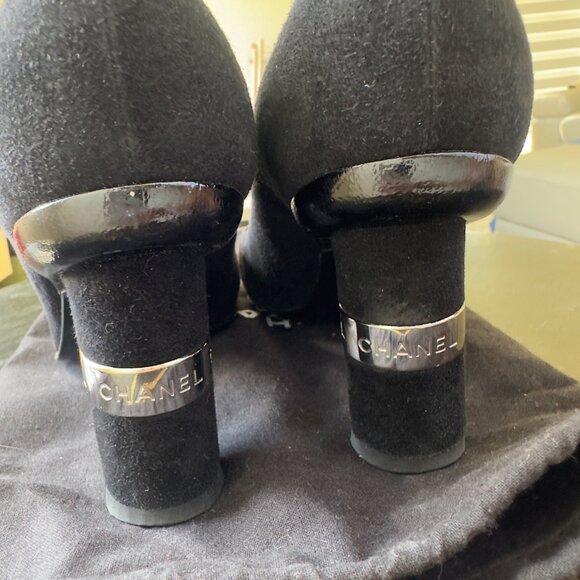 Chanel Suede Pump with Strip Detail - Picture 3 of 4